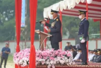 Gubernur Sumbar Mahyeldi saat menjadi Inspektur Upacara Harhubnas Tingkat Sumbar 2026 di GOR Tuanku Tabiang, Batu Tupang, Koto Baru, Kabupaten Solok, Kamis (17/9/2026). (Foto: ADPSB)