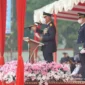 Gubernur Sumbar Mahyeldi saat menjadi Inspektur Upacara Harhubnas Tingkat Sumbar 2026 di GOR Tuanku Tabiang, Batu Tupang, Koto Baru, Kabupaten Solok, Kamis (17/9/2026). (Foto: ADPSB)