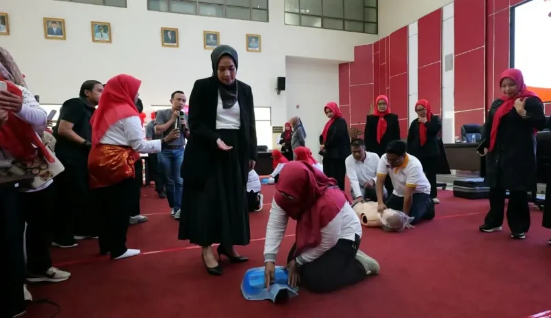 TP PKK Padang menggelar peringatan Hari Jantung Sedunia di Balai Kota Aie Pacah Kota Padang, Minggu (27/9/2026). (Foto: Pemko Padang)