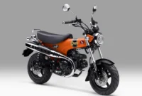 Honda ST125 Dax hadir dengan warna baru Candy Energy Orange dan Pearl Shining Black. (Foto: AHM)