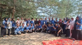 Ketua IKWAL IV Jurai, N Riswandi bersama dewan penasehat, dewan pengawas beserta pengurus foto bersama usai menggelar rapat. (Foto: Dok. Nof)