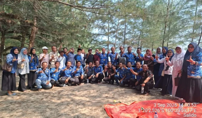 Ketua IKWAL IV Jurai, N Riswandi bersama dewan penasehat, dewan pengawas beserta pengurus foto bersama usai menggelar rapat. (Foto: Dok. Nof)