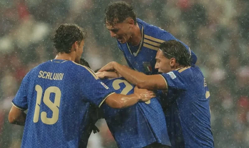 Para pemain Italia merayakan gol ke gawang Turki pada lanjutan UEFA Nations League. (Foto: IG @azzurri)