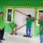 Kader tim formatur dan kader partai PPP saat melakukan pemalangan kantor DPC PPP Pesisir Selatan di Rawang Painan Utara. (Foto: Dok. Niks)