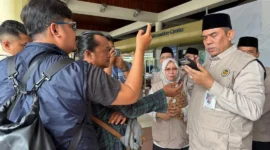 Kakanwil Kemenhaj Sumbar, M. Rifki saat sidak travel umrah di BIM, Rabu (30/9/2026). (Foto: Kemenhaj Sumbar)