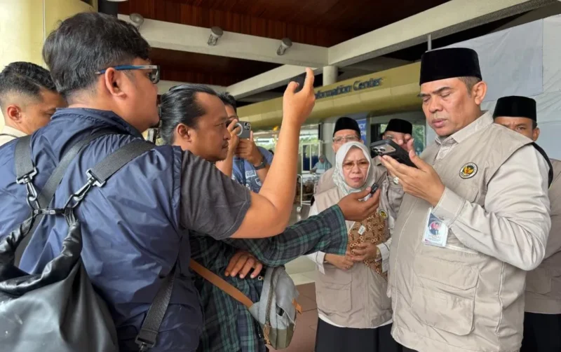 Kakanwil Kemenhaj Sumbar, M. Rifki saat sidak travel umrah di BIM, Rabu (30/9/2026). (Foto: Kemenhaj Sumbar)