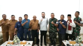 Wali Kota Padang Fadly Amran menerima audiensi Panitia Open Tournament Piala Pangdam XX/TIB di Rumah Dinas Wali Kota, Senin (28/9/2026). (Foto: Pemko Padang)