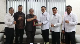 Ketua DPRD Sumbar Muhidi saat menerima kunjungan Direktur Intelkam Sumbar Kombes Pol Riki Kurniawan di ruang kerjanya, Kamis (17/9/2026). (Foto: Ist)