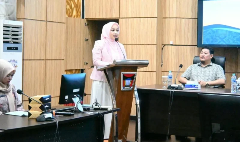 Ketua TP PKK Kota Padang Dian Puspita Fadly Amran menerima kunjungan serta program pengabdian masyarakat dari delegasi KPJ Healthcare University, Malaysia di Ruang Abu Bakar Jaar, Balai Kota Padang, Aie Pacah. (Foto: Pemko Padang)