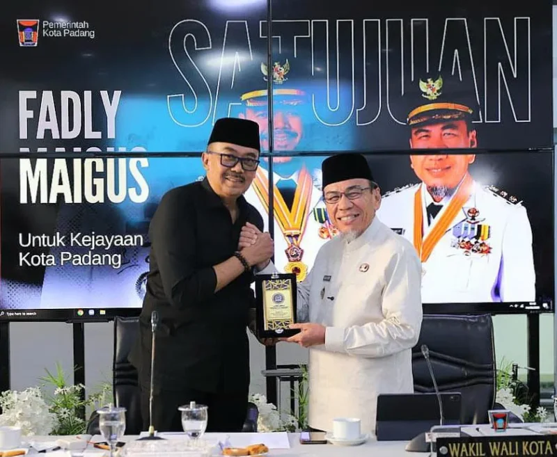 Wakil Wali Kota Padang, Maigus Nasir menerima kunjungan kerja spesifik Komisi X DPR RI di Gedung Putih Kediaman Resmi Wali Kota, Jumat (4/9/2026). (Foto: Pemko Padang)