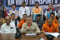 Menteri Perhubungan Dudy Purwagandhi saat konferensi pers di Pelabuhan Trisakti, Banjarmasin, Kalimantan Selatan, Senin (14/9). (Foto: Kemenhub)