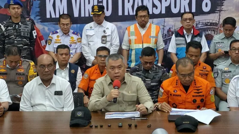 Menteri Perhubungan Dudy Purwagandhi saat konferensi pers di Pelabuhan Trisakti, Banjarmasin, Kalimantan Selatan, Senin (14/9). (Foto: Kemenhub)