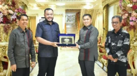 Wali Kota Padang Fadly Amran saat menjamu peserta Konker PDPI XVIII Tahun 2026 di Rumah Gadang Baiturrahmah, Sabtu (19/9/2026). (Foto: Pemko Padang)