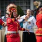 Kontingen TP-PKK Kota Padang tampil spektakuler dalam Lomba Defile Jambore PKK tingkat Provinsi Sumbar 2026 di Halaman Istana Bung Hatta, Bukittinggi. (Foto: Pemko Padang)