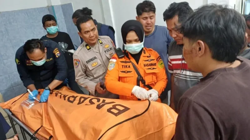 Tim SAR gabungan menemukan satu korban banjir bandang di Kabupaten Solok dalam kondisi meninggal dunia, Selasa (22/9/2026). (Foto: Ist)