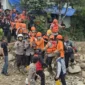 Tim SAR Gabungan mengevakuasi jasad Agusral, korban kedua bencana galodo di kawasan Arosuka, Kabupaten Solok, Jumat (25/9/2026). (Foto: Kantor SAR Kelas A Padang)