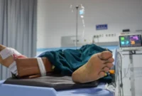 RS M. Djamil Padang merawat pasien korban galodo yang menerjang kompleks Kantor Bupati Solok di Arosuka, Kecamatan Gunung Talang, Kabupaten Solok, Senin (21/9/2026) malam. (Foto: RS M Djamil)