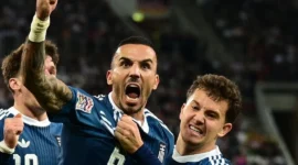 Dimitrios Kourbelis merayakan golnya ke gawang Jerman. (Foto: IG @ethnikiomada)