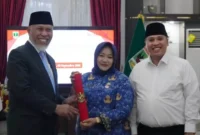 Kuartini Deti Putri dilantik sebagai Kepala DLH Sumbar dan tetap menjalankan amanah sebagai Pj Sekdako Padang Panjang. (Foto: Diskominfo Padang Panjang)