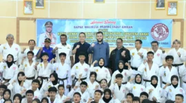 Wali Kota Padang, Fadly Amran membuka Ujian Kenaikan Tingkat-Kyu/Sabuk Semester II Tahun 2026 Lemkari Padang di Gedung BKOM dan Pelkes Sumbar, Minggu (20/9/2026). (Foto: Pemko Padang)