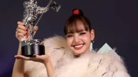 Lisa BLACKPINK memenangkan Best Pop di MTV VMAs 2026. (Foto: IG @vmas)