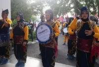 Kontingen TP-PKK Kota Padang tampil memukau dalam Lomba Defile Jambore PKK tingkat Sumbar 2026 di Halaman Istana Bung Hatta, Bukittinggi, Rabu (3/9/2026). (Foto: Pemko Padang)