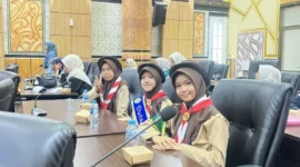 Lima SMP di Kota Padang mengikuti Ekspose Penilaian LSS UKS/M Strata Standar 2026 di Ruang Abu Bakar Jaar, Balai Kota Padang, Kamis (3/9/2026). (Foto: Pemko Padang)
