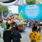 Khafilah Sumbar membawa miniatur Masjid Raya Syekh Ahmad Khatib saat Pawai Ta’aruf MTQ ke-XXXI Nasional di Semarang, Jawa Tengah, Sabtu (12/9/2026). (Foto: Adpsb)