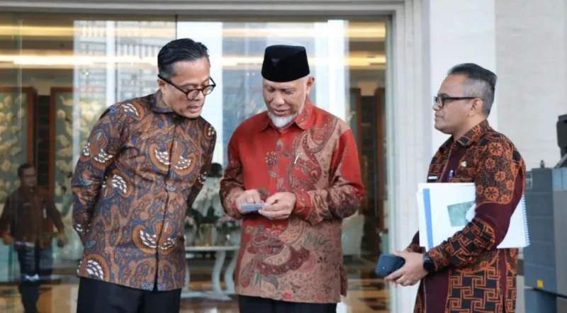 Gubernur Sumbar Mahyeldi bertemu dengan COO Danantara Dony Oskaria di Wisma Danantara, Jakarta, Kamis (3/9/2026). (Foto: ADPSB)