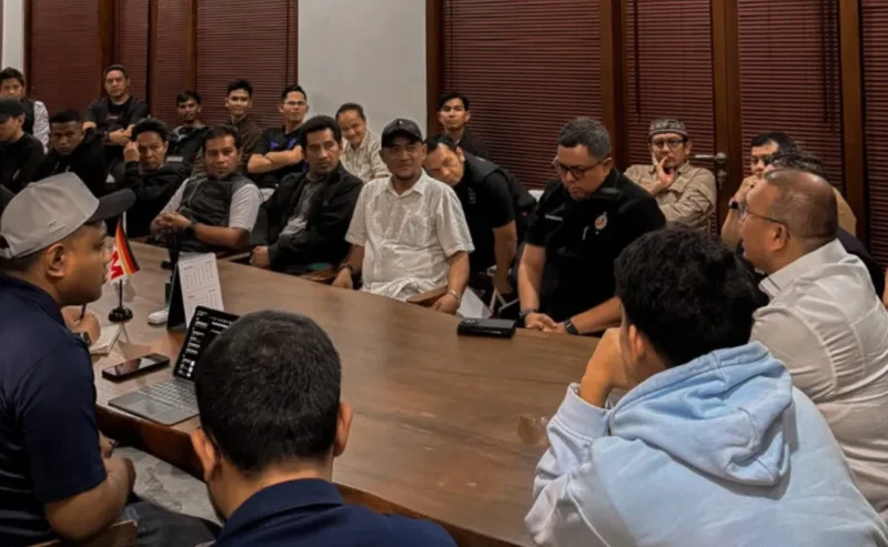 Manajemen Semen Padang FC mengadakan pertemuan bersama perwakilan kelompok suporter dan Ikatan Keluarga Minang (IKM) di kantor DPP IKM Jakarta pada Rabu (2/9). (Foto: Semen Padang FC)