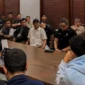 Manajemen Semen Padang FC mengadakan pertemuan bersama perwakilan kelompok suporter dan Ikatan Keluarga Minang (IKM) di kantor DPP IKM Jakarta pada Rabu (2/9). (Foto: Semen Padang FC)