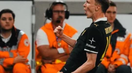 Pemain Borussia Dortmund Maximilian Beier merayakan golnya ke gawang Stuttgart. (Foto: IG @bvb09)
