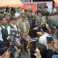 Menko PMK Pratikno meninjau wilayah terdampak banjir bandang atau galodo di Kabupaten Solok, Sumbar, Kamis (24/9/2026). (Foto: Adpsb)