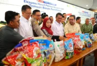 Mentan Amran Sulaiman dalam ekspos hasil pemeriksaan beras fortifikasi di Kantor Pusat Kementan, Jakarta, Selasa (15/9). (Foto: Ditjen PKH Kementan)