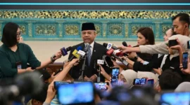 Menteri Keuangan Suahasil Nazara memberikan keterangan pers di Istana Negara, Jakarta, Senin (14/9/2026). (Foto: BPMI Setpres)