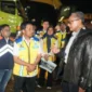 Menteri PU Dody Hanggodo meninjau penanganan pascabanjir bandang di kawasan Arosuka, Kabupaten Solok, Sumbar, Selasa (29/9/2026) malam. (Foto: Kementerian PU)