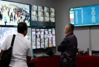 Menteri Perhubungan Dudy Purwagandhi saat memantau situasi di Bandara Soekarno-Hatta, Tangerang Banten, Minggu (6/9). (Foto: Kemenhub)