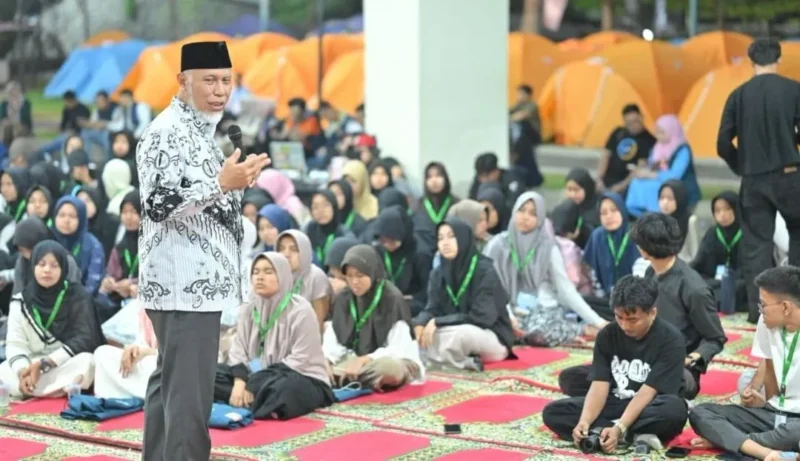 Gubernur Sumbar Mahyeldi membuka Nagari Mabit Chapter 2 di Aula Masjid Raya Syekh Ahmad Khatib Al-Minangkabawi, Jumat (4/9/2026) malam. (Foto: ADPSB)