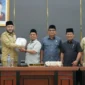 Wali Kota Padang Fadly Amran menyampaikan Nota Keuangan dan Ranperda APBD Padang 2027 di Ruang Sidang Utama Kantor DPRD Padang, Senin (14/9/2026). (Foto: Pemko Padang)