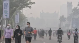 Ilustrasi olahraga saat kabut asap. (Foto: AI Generated)