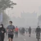 Ilustrasi olahraga saat kabut asap. (Foto: AI Generated)