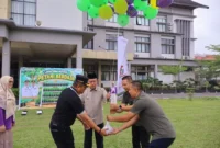 Wali Kota Payakumbuh Zulmaeta meluncurkan Program PETANI BERDASI dan GraNILA JARWO di halaman Kantor Wali Kota Payakumbuh. (Foto: MC Payakumbuh)