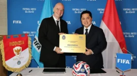 Ketua Umum PSSI Erick Thohir bersama Presiden FIFA Gianni Infantino. (Foto: PSSI)