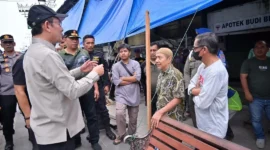 Wali Kota Payakumbuh Zulmaeta saat berdialog dengan pedagang Pasar Payakumbuh Blok Barat. (Foto: MC Payakumbuh)