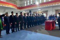 Bupati Pasbar Yulianto melantik 15 Pejabat Eselon II di lingkungan Pemkab Pasbar, Kamis (17/9). (Foto: Diskominfo Pasbar)