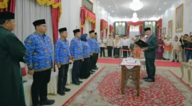 Gubernur Sumbar Mahyeldi Ansharullah melantik enam Pejabat Pimpinan Tinggi (JPT) Pratama di Istana Gubernuran, Rabu (2/9/2026). (Foto: ADPSB)