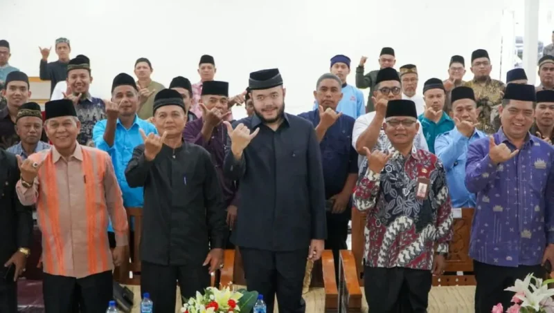 Wali Kota Padang Fadly Amran membuka Pelatihan Imam Masjid/Musala se-Kenagarian Limau Manis di Aula PLB Kampus IV UNP, Sabtu (19/9/2026). (Foto: Pemko Padang)