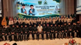 Wagub Sumbar Vasko Ruseimy melepas kafilah Sumbar mengikuti MTQ Nasional ke-XXXI di Semarang. (Foto: ADPSB)