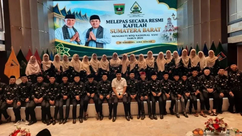 Wagub Sumbar Vasko Ruseimy melepas kafilah Sumbar mengikuti MTQ Nasional ke-XXXI di Semarang. (Foto: ADPSB)