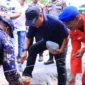 Bupati Padang Pariaman John Kenedy Azis saat peletakan batu pertama pembangunan Pos Kapal Patroli Wilayah Hukum Polres Padang Pariaman di Pantai Tiram, Sabtu (12/9/2026). (Foto: Kominfo Padang Pariaman)